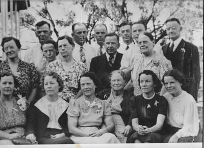 William Anderson Bowles and Iona Belle (Brock) Bowles with their 19 children and families