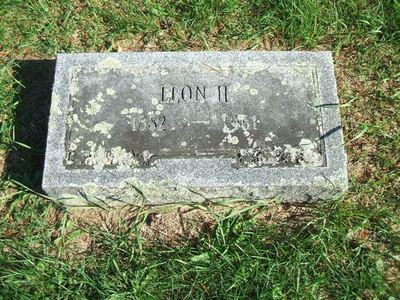 Gravestone — Leon H. Roberts (1882–1961), Hancock Cemetery, Massachusetts